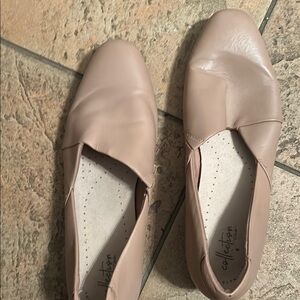 Clarks Women's Tan Leather Flats